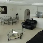 Spacious 3-bedroom * 阿德耶