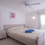 Spacious 3-bedroom 阿德耶