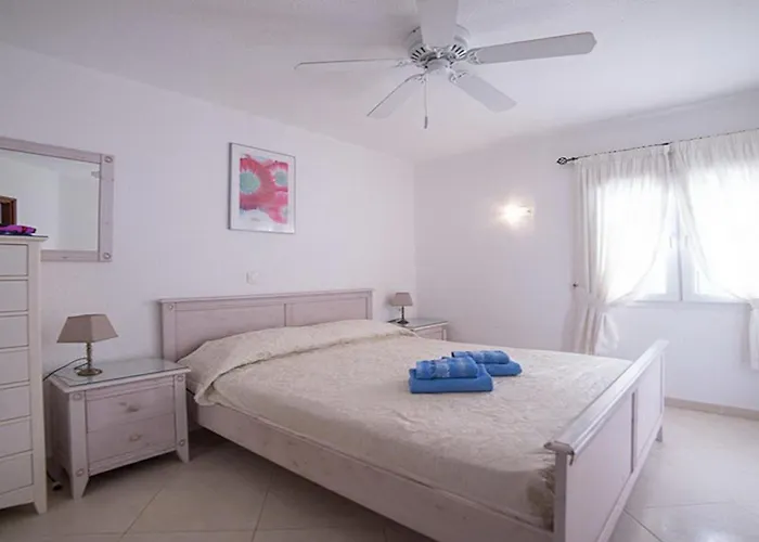 Spacious 3-bedroom 阿德耶