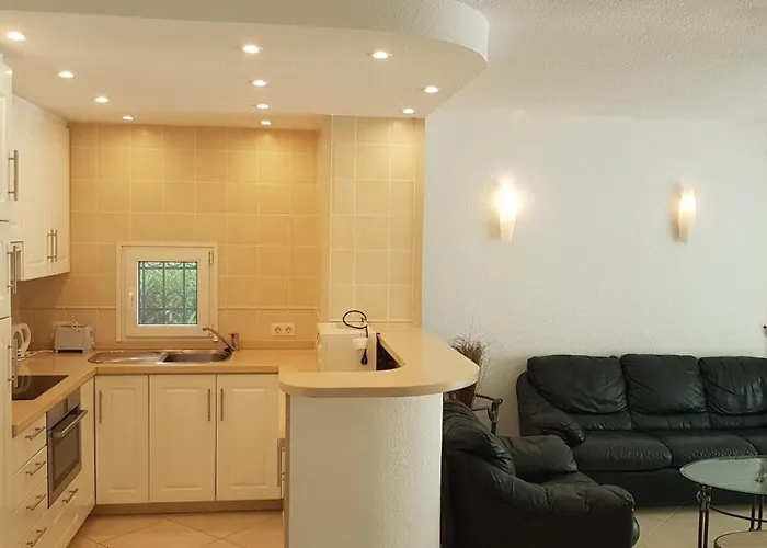 Spacious 3-bedroom 빌라